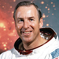 Джеймс Ловелл