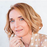 center Лариса Суркова